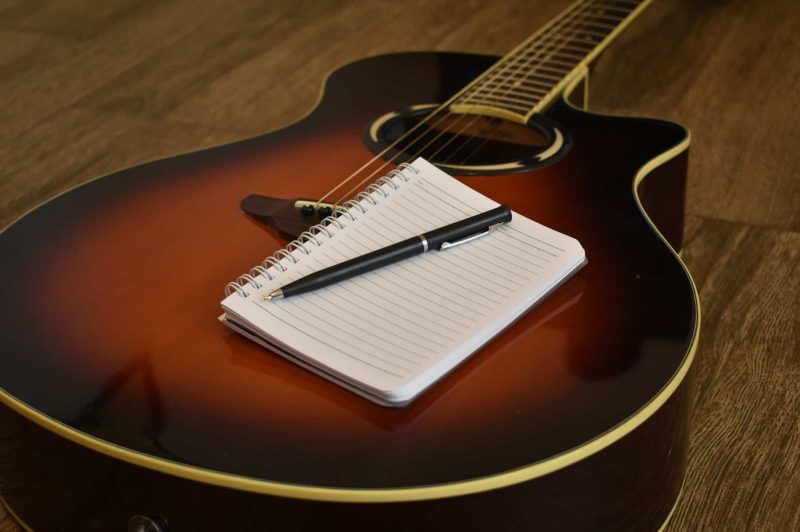 guitarra con notbook